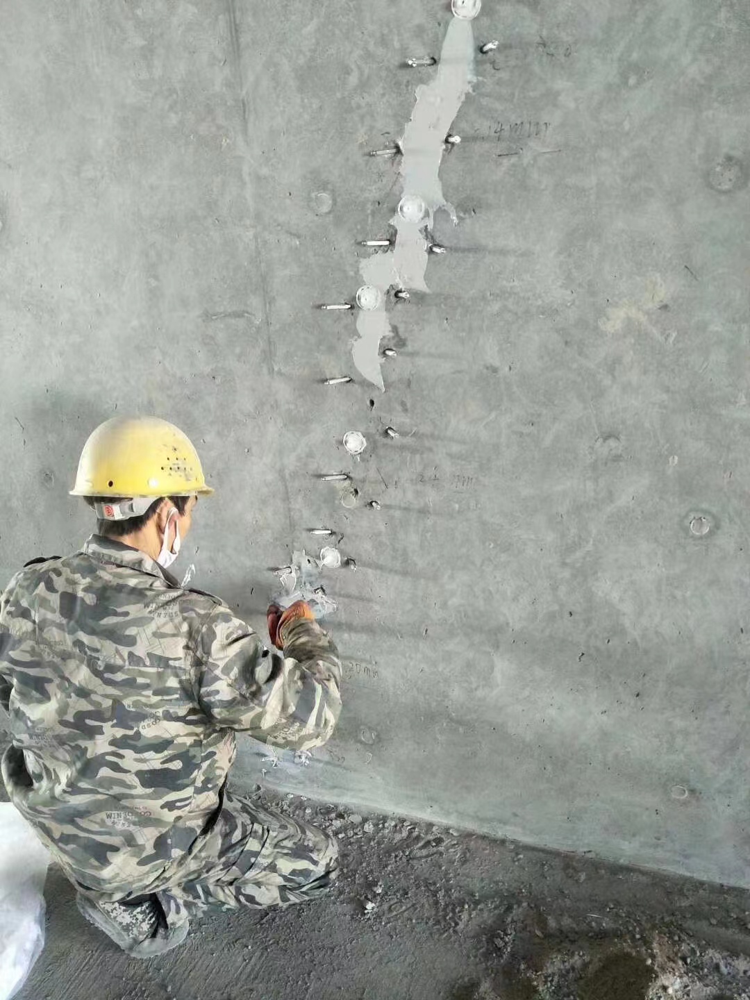 清流混凝土楼板裂缝加固施工的方案